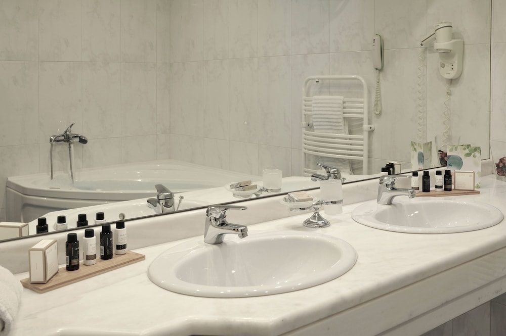 Athens Atrium Hotel and Suites