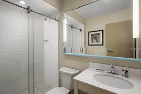 Waterloo Suites Hotel, Trademark Collection by Wyndham