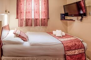 Dolphin Hotel