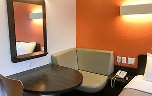 Motel 6 Buttonwillow, CA Central