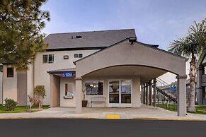 Motel 6 Buttonwillow, CA Central