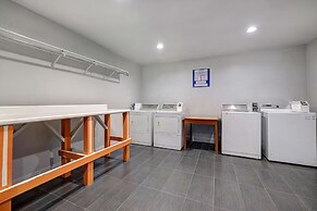 Motel 6 Buttonwillow, CA Central