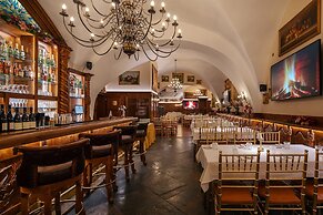 Iron Gate Hotel & Suites Prague by BHG
