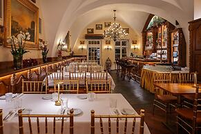 Iron Gate Hotel & Suites Prague by BHG