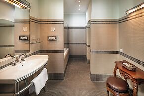 Iron Gate Hotel & Suites Prague by BHG