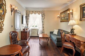 Iron Gate Hotel & Suites Prague by BHG