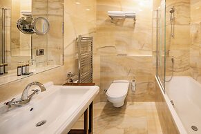 Iron Gate Hotel & Suites Prague by BHG