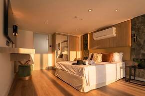 Cavo Maris Beach Hotel