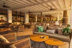 Cavo Maris Beach Hotel