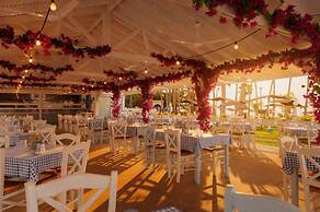 Cavo Maris Beach Hotel