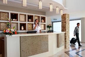 Asterias Beach Hotel