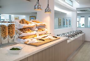 Asterias Beach Hotel