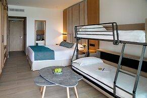 Asterias Beach Hotel