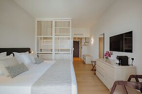 The Golden Coast Beach Hotel