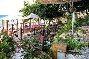 The Golden Coast Beach Hotel