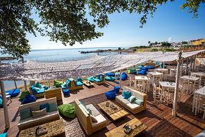 The Golden Coast Beach Hotel
