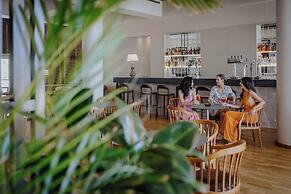 The Golden Coast Beach Hotel