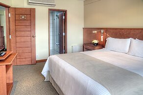 Suites Camino Real