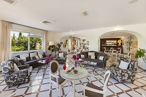 Hotel Alpha