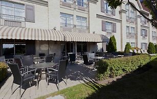 Le St-Martin Hotel & Suites Laval