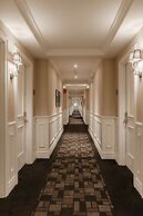 Le St-Martin Hotel & Suites Laval