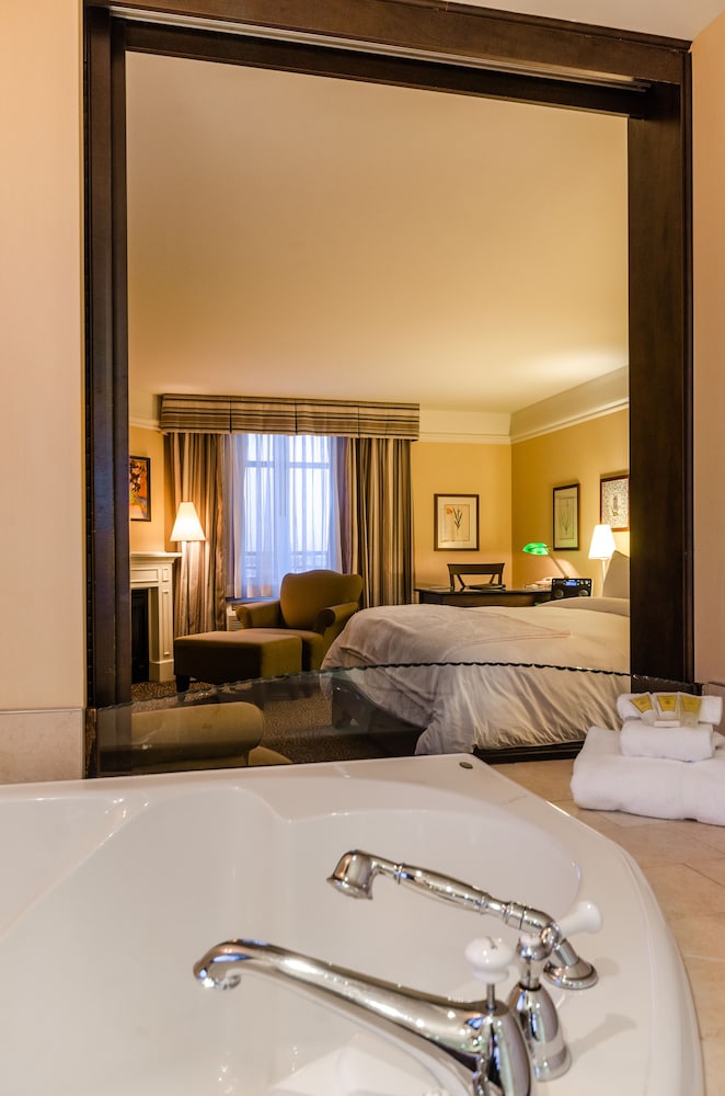 Le St-Martin Hotel & Suites Laval