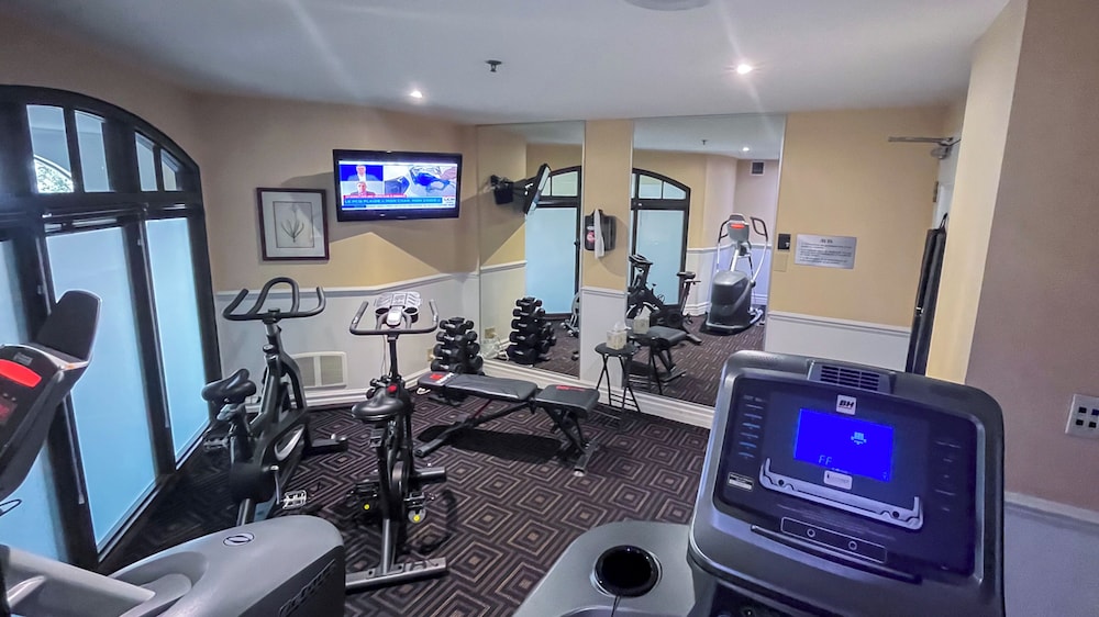 Le St-Martin Hotel & Suites Laval