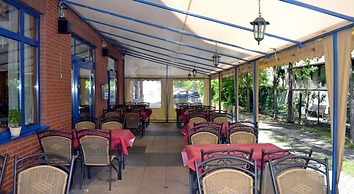 Hotel Veritas