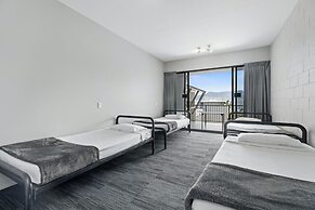 Gilligan's Backpackers Hotel & Resort