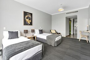Gilligan's Backpackers Hotel & Resort