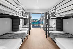 Gilligan's Backpackers Hotel & Resort