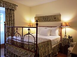 Lawrence's Hotel