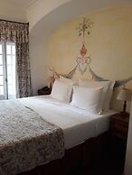 Lawrence's Hotel