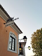 Lawrence's Hotel