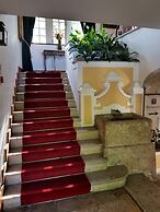 Lawrence's Hotel