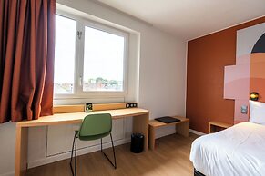 B&B HOTEL Mons Gare