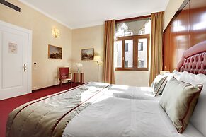 Hotel Dona Palace