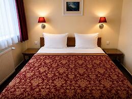 Cloister Inn