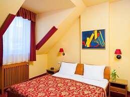 Cloister Inn