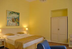 Hotel Metamorphis