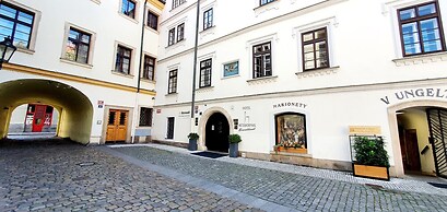 Hotel Metamorphis