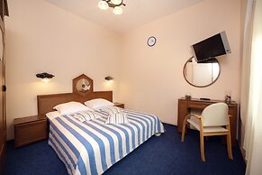 Maxima Zarya Hotel