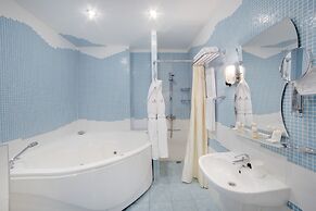 Maxima Zarya Hotel