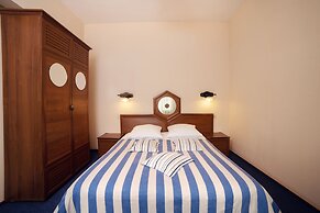 Maxima Zarya Hotel