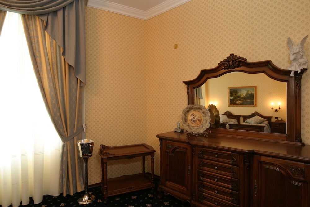 Grand Hotel London