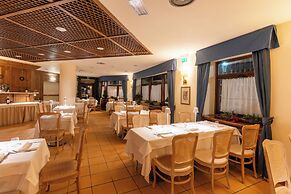 Hotel Alaska Cortina