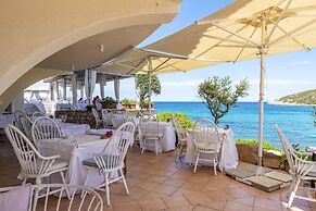 Club Hotel