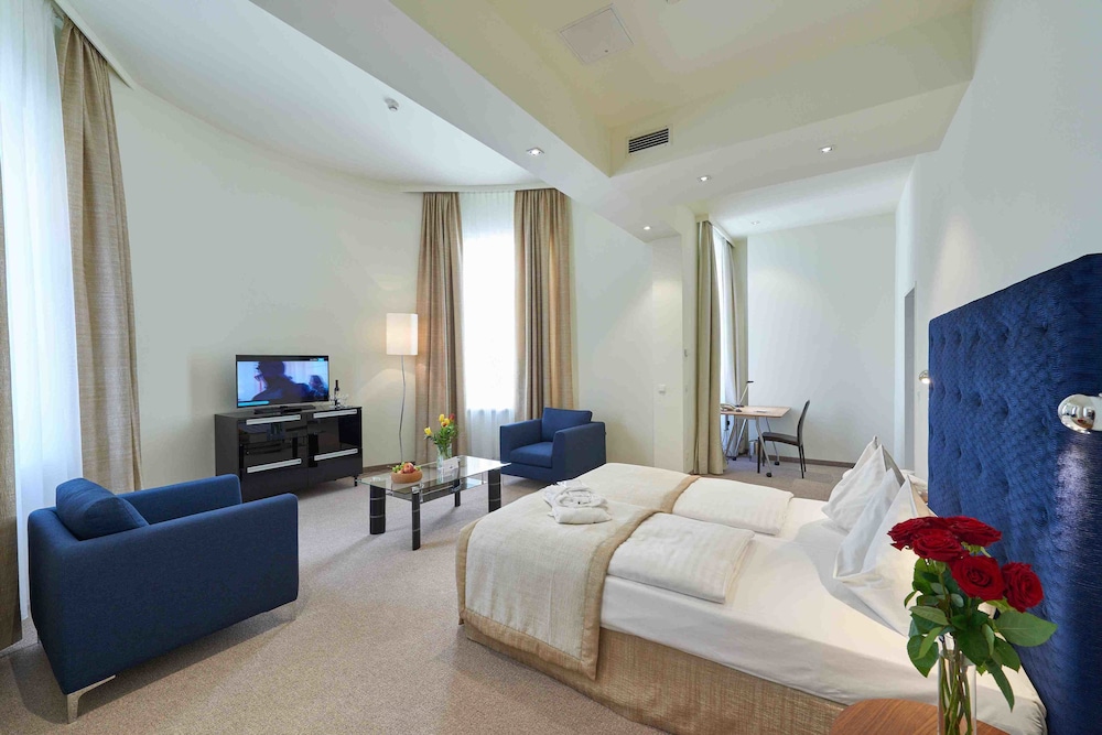 HiLight Suites Hotel