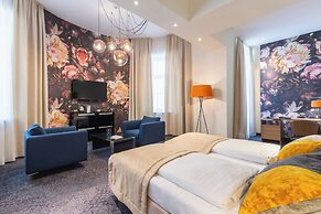 HiLight Suites Hotel