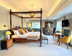 The Holt Hotel